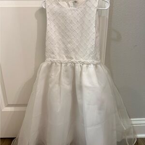 Elegant White Sleeveless Dress